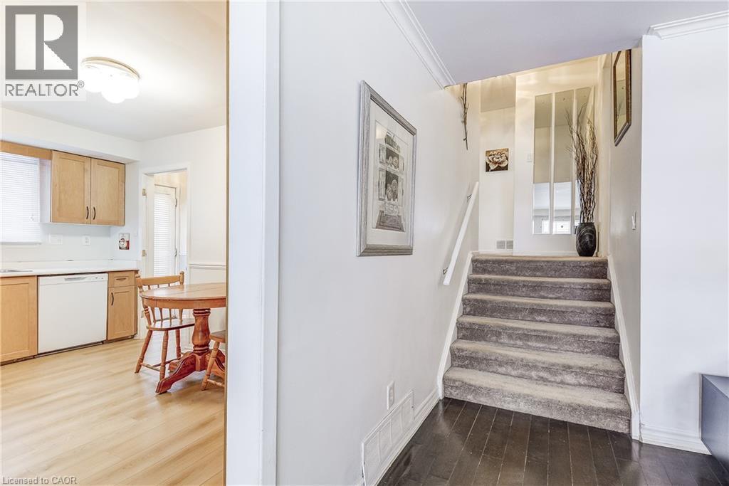 2145 Sandringham Drive, Burlington, ON - Indoor Photo Showing Kitchen