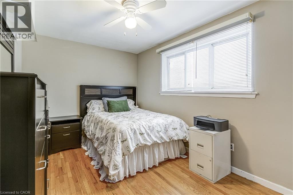 2145 Sandringham Drive, Burlington, ON - Indoor Photo Showing Bedroom