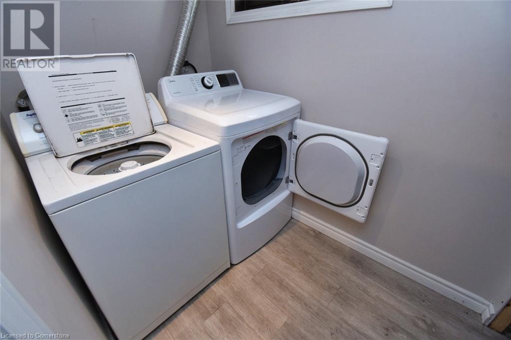 205 Ivon Avenue, Hamilton, ON - Indoor Photo Showing Laundry Room