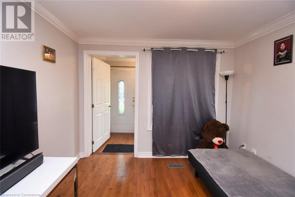 205 Ivon Avenue, Hamilton, ON - Indoor