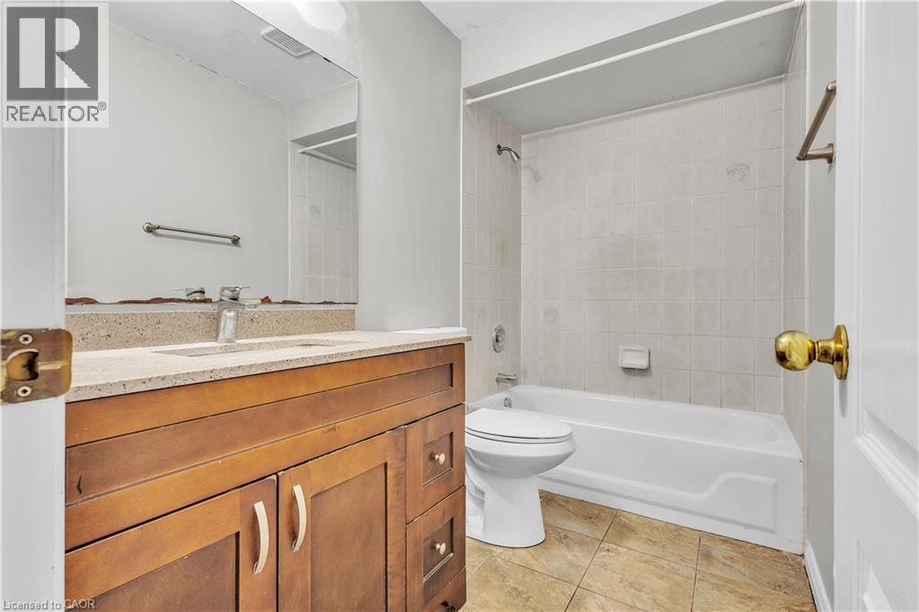 23 Stonecairn Drive, Cambridge, ON - Indoor Photo Showing Bathroom