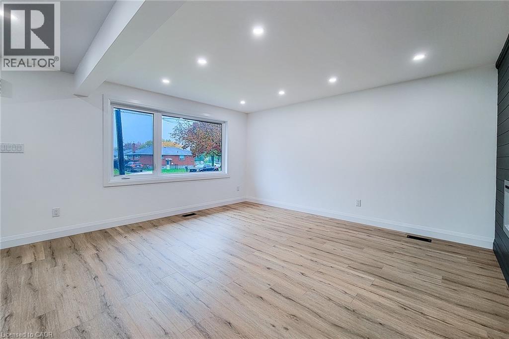 53 Winchester Boulevard, Hamilton, ON - Indoor Photo Showing Other Room