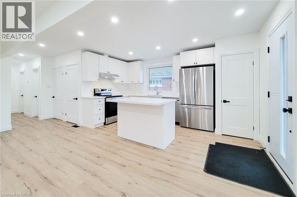 53 Winchester Boulevard, Hamilton, ON - Indoor Photo Showing Kitchen With Upgraded Kitchen