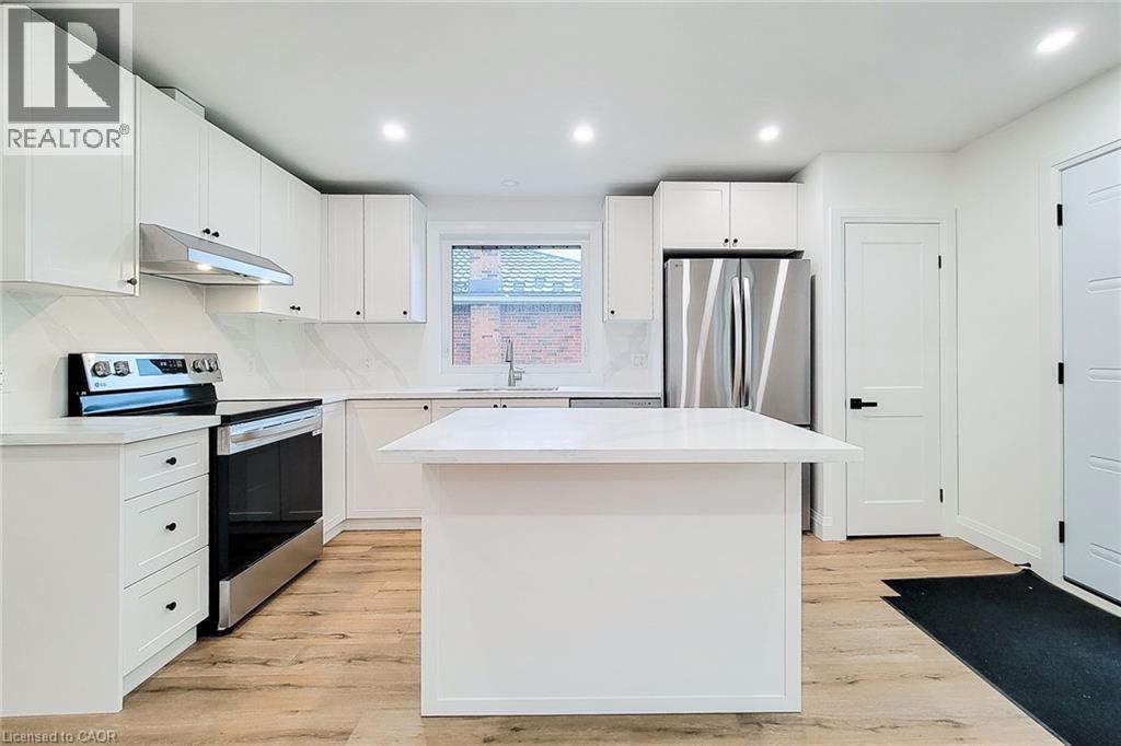 53 Winchester Boulevard, Hamilton, ON - Indoor Photo Showing Kitchen