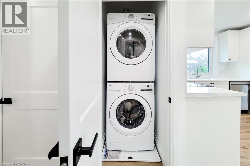 53 Winchester Boulevard, Hamilton, ON - Indoor Photo Showing Laundry Room