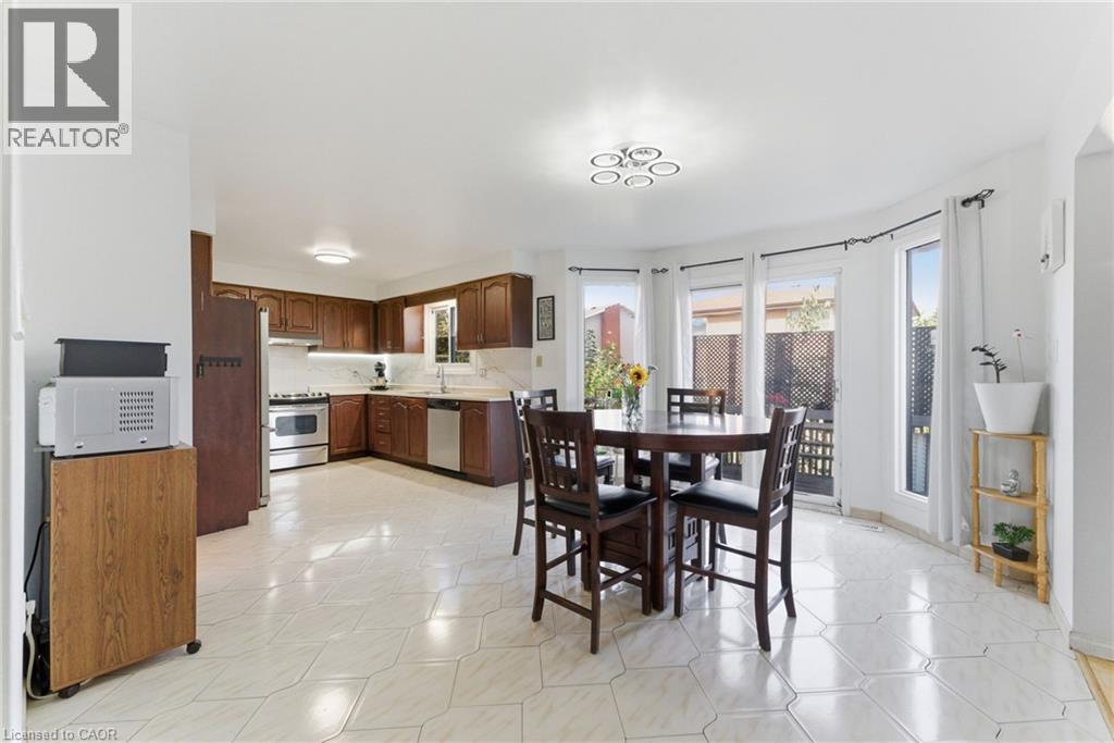 2 Morningstar Court, Hamilton, ON - Indoor