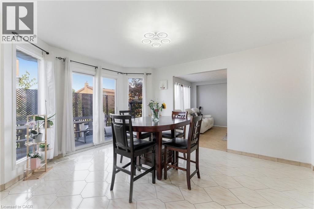 2 Morningstar Court, Hamilton, ON - Indoor Photo Showing Dining Room