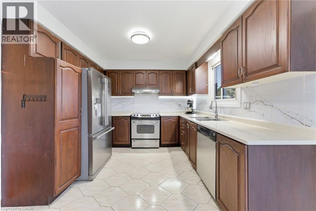 2 Morningstar Court, Hamilton, ON - Indoor Photo Showing Kitchen With Double Sink