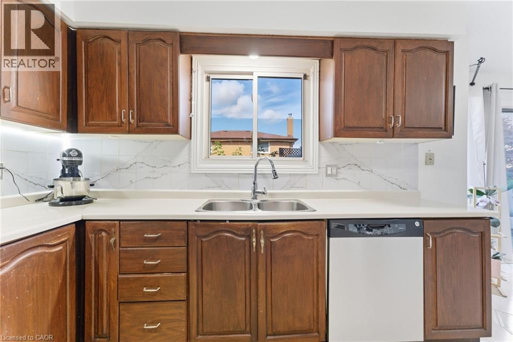 2 Morningstar Court, Hamilton, ON - Indoor Photo Showing Kitchen With Double Sink