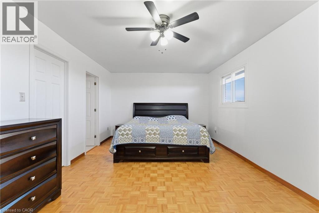 2 Morningstar Court, Hamilton, ON - Indoor Photo Showing Bedroom