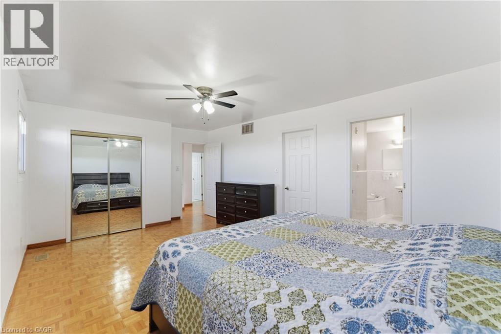 2 Morningstar Court, Hamilton, ON - Indoor Photo Showing Bedroom