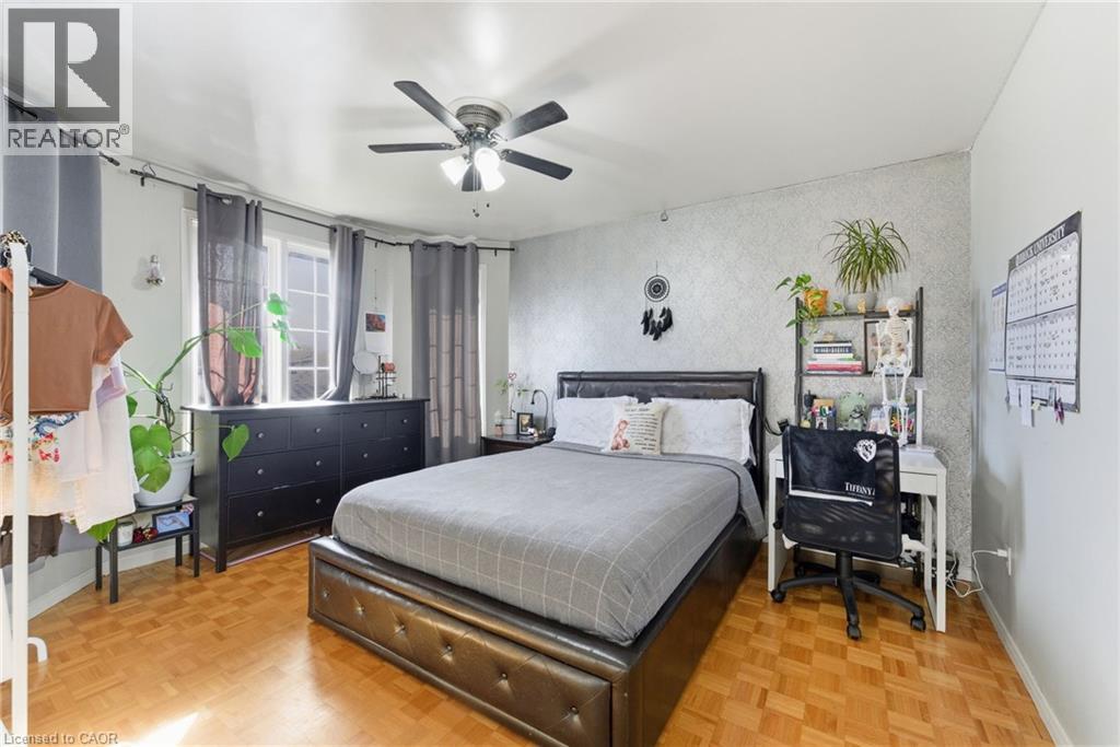 2 Morningstar Court, Hamilton, ON - Indoor Photo Showing Bedroom