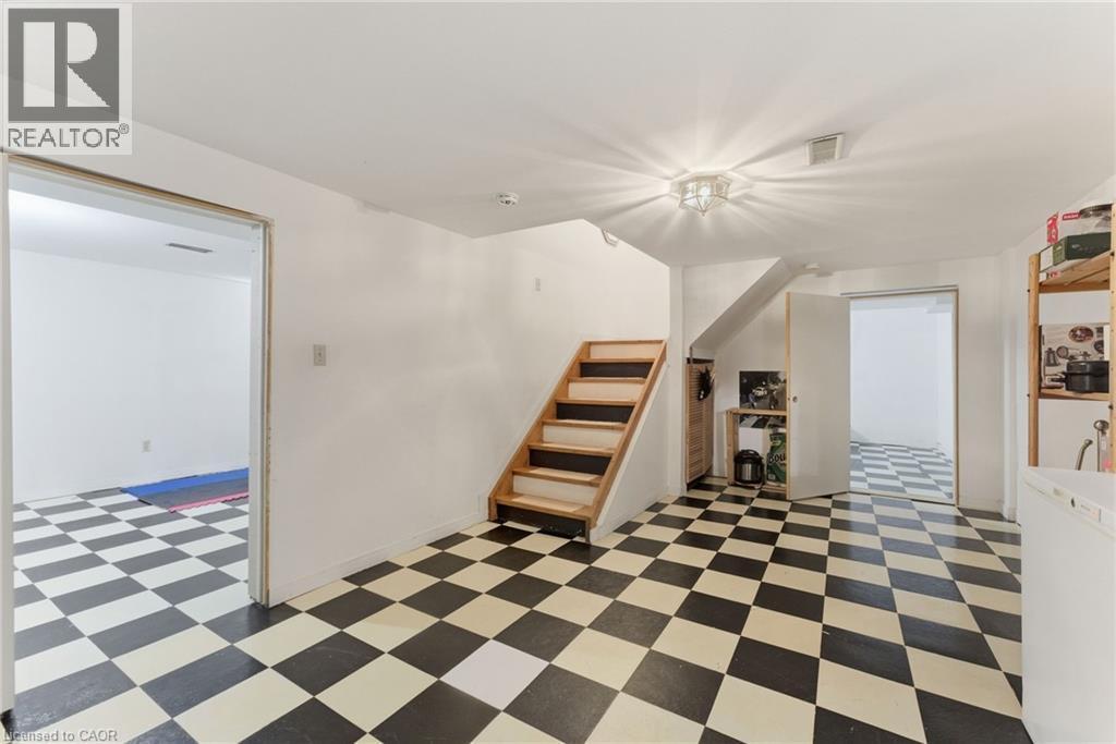 2 Morningstar Court, Hamilton, ON - Indoor Photo Showing Other Room