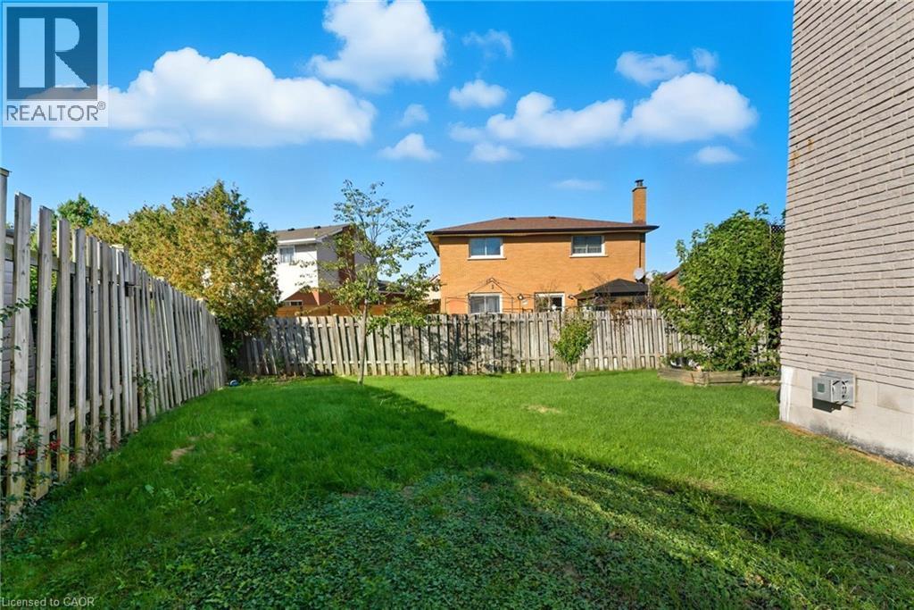 2 Morningstar Court, Hamilton, ON - Outdoor