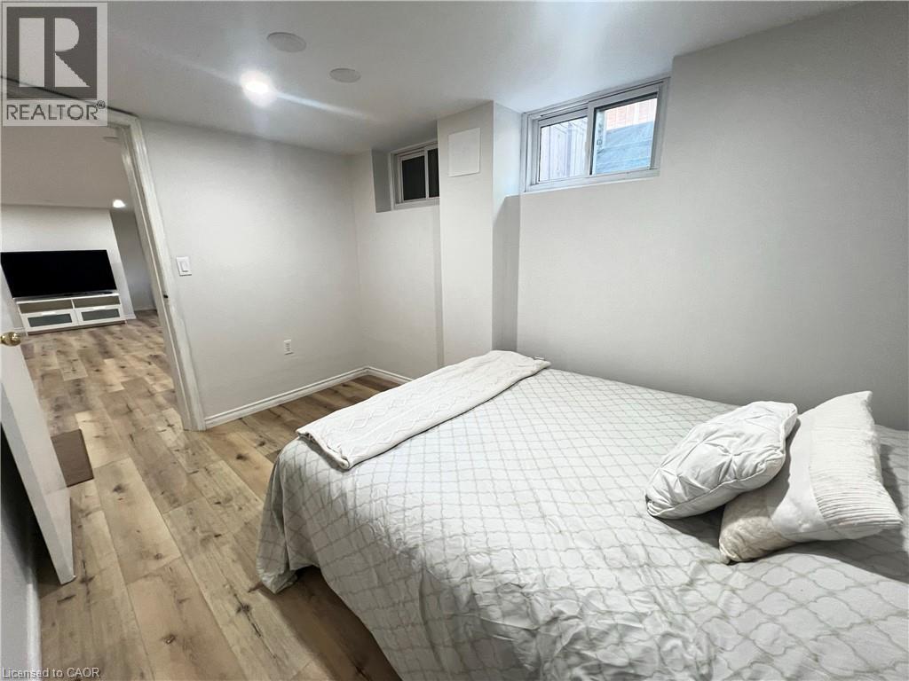 99 Brucedale Avenue E, Hamilton, ON - Indoor Photo Showing Bedroom