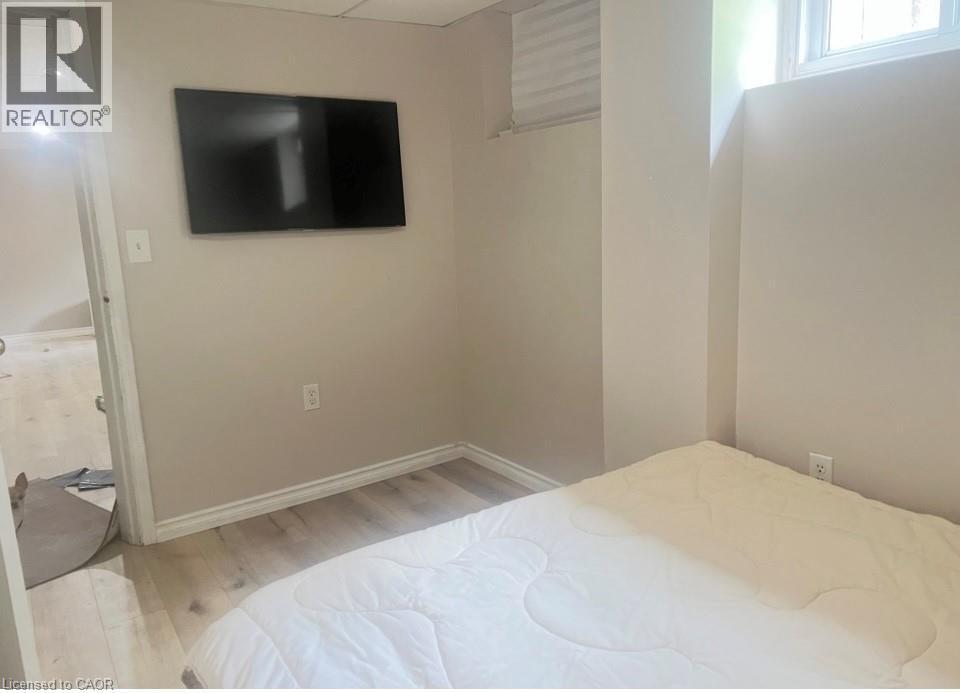 99 Brucedale Avenue E, Hamilton, ON - Indoor Photo Showing Bedroom