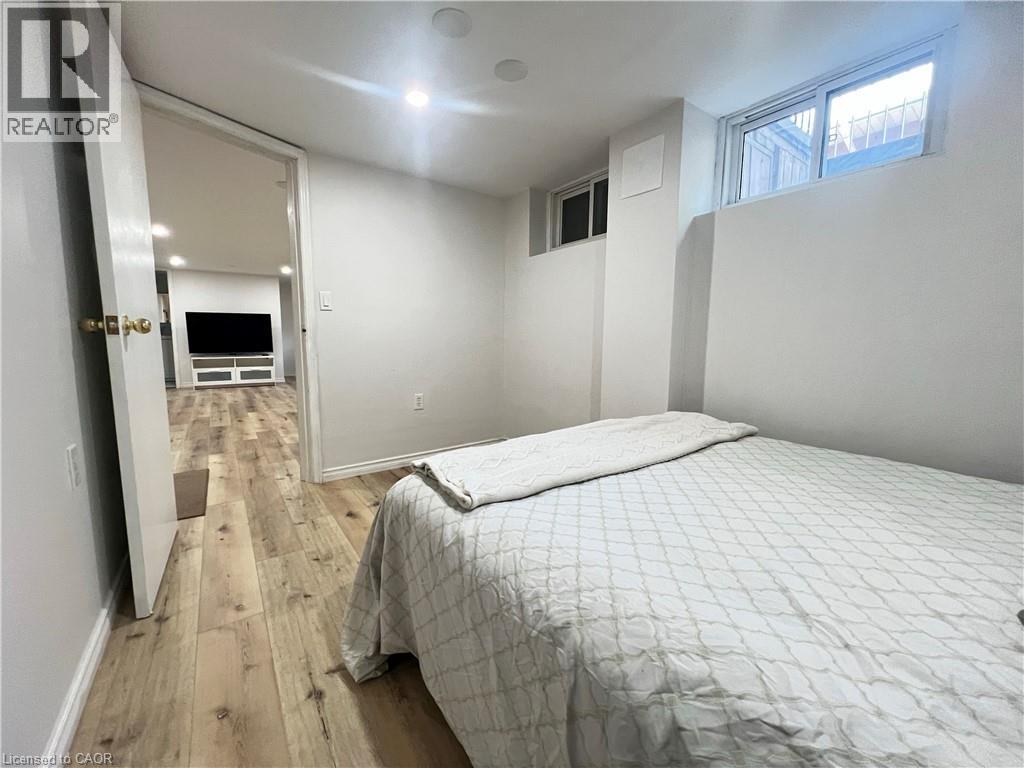 99 Brucedale Avenue E, Hamilton, ON - Indoor Photo Showing Bedroom
