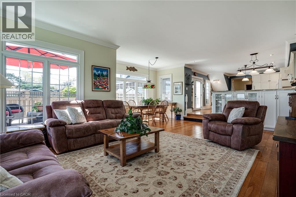 Living room with plenty of natural light, hardwood / wood-style flooring, and crown molding - 849 Beach Boulevard, Hamilton, ON - Indoor Photo Showing Living Room