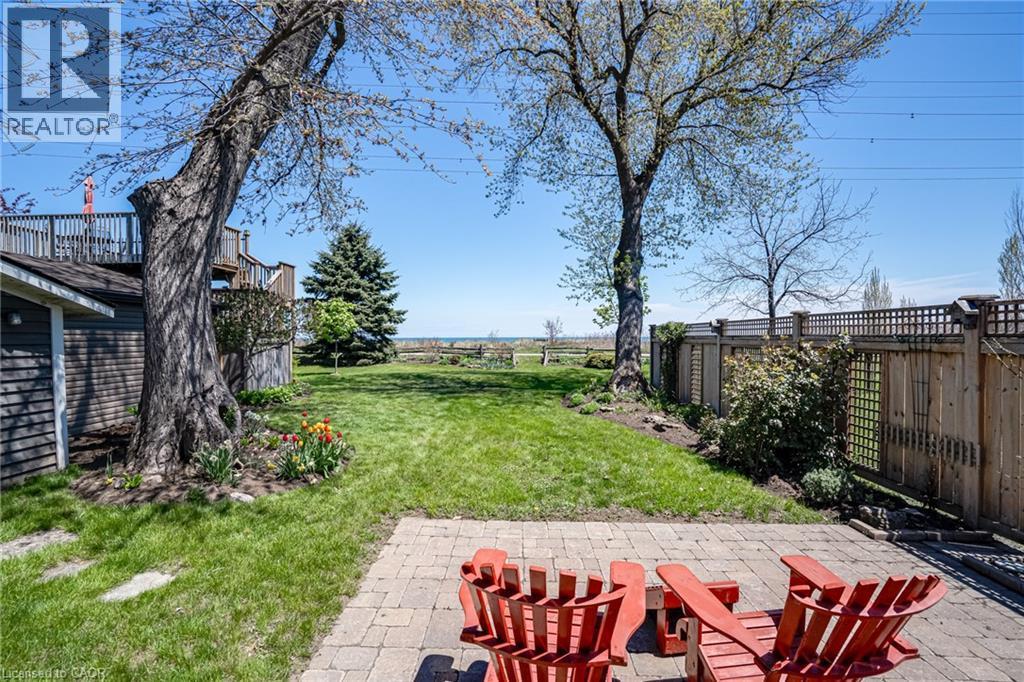 Fenced backyard with a patio area - 849 Beach Boulevard, Hamilton, ON - Outdoor