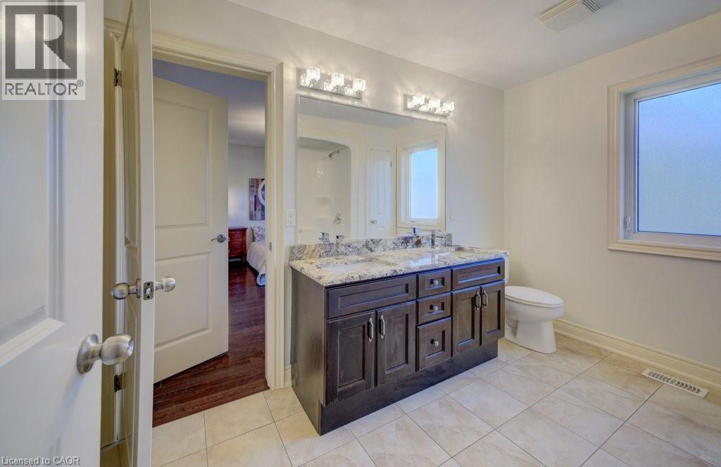 6379 Christopher Crescent, Niagara Falls, ON - Indoor Photo Showing Bathroom