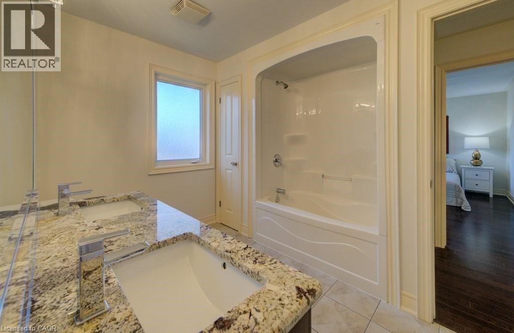 6379 Christopher Crescent, Niagara Falls, ON - Indoor Photo Showing Bathroom