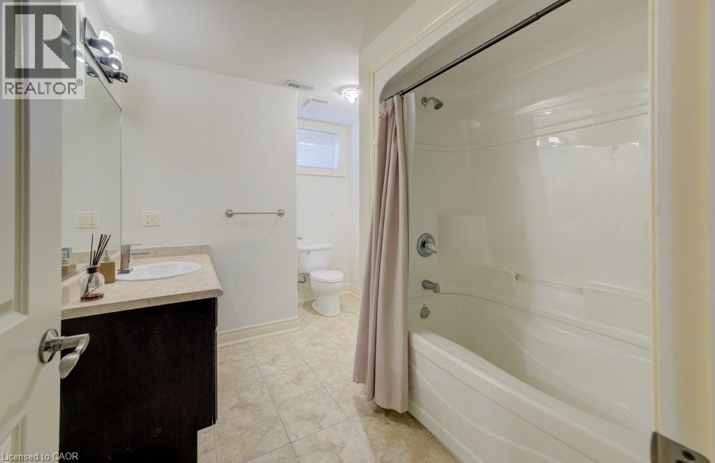 6379 Christopher Crescent, Niagara Falls, ON - Indoor Photo Showing Bathroom