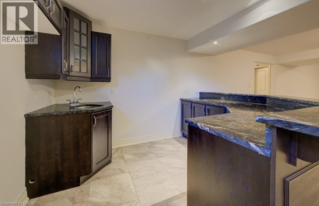 6379 Christopher Crescent, Niagara Falls, ON - Indoor Photo Showing Kitchen