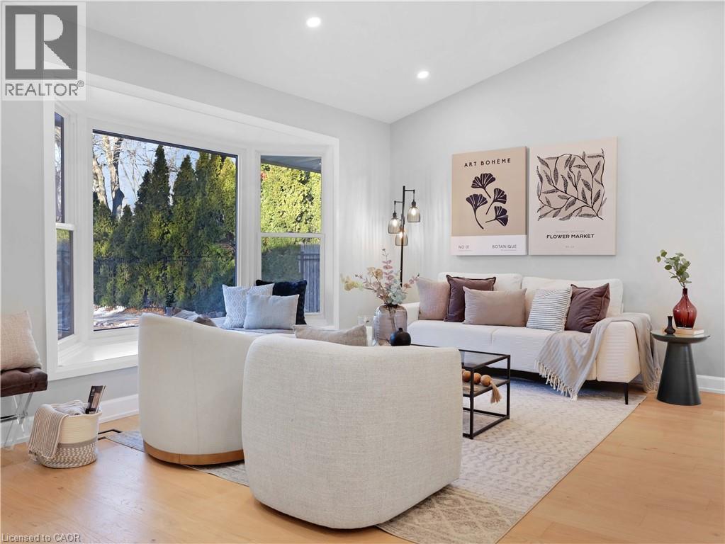 3406 Putter Place, Burlington, ON - Indoor Photo Showing Living Room