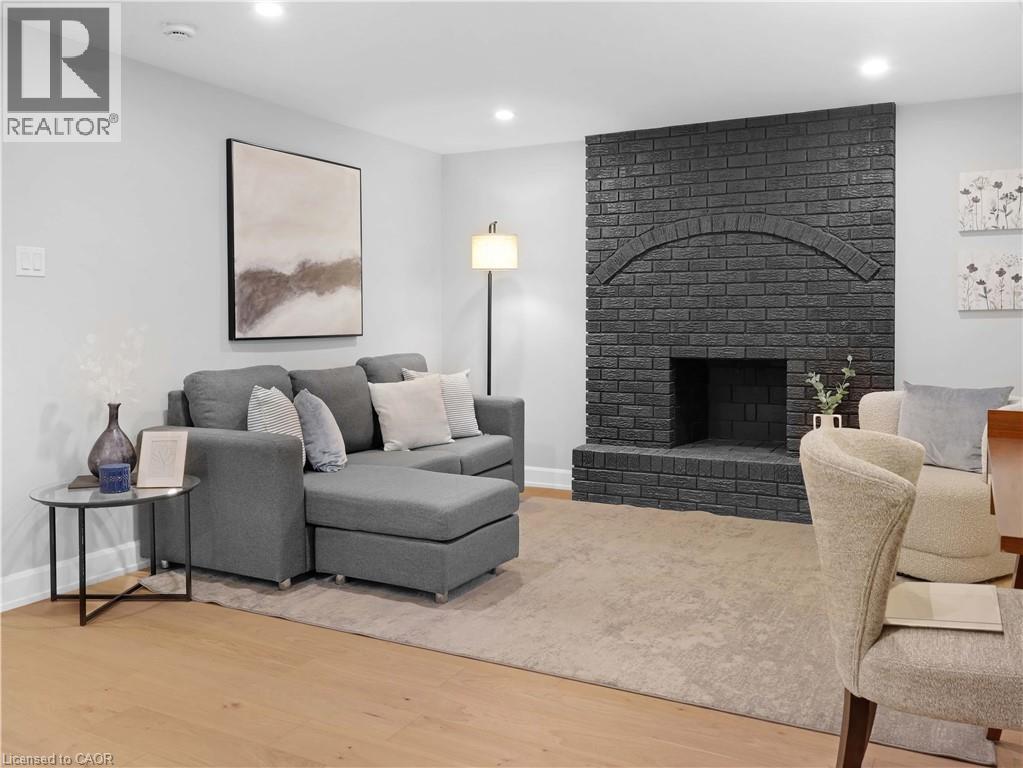 3406 Putter Place, Burlington, ON - Indoor Photo Showing Living Room With Fireplace