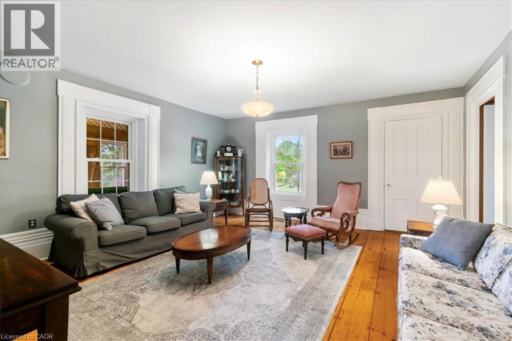 658 Culver Road, Waterford, ON - Indoor Photo Showing Living Room