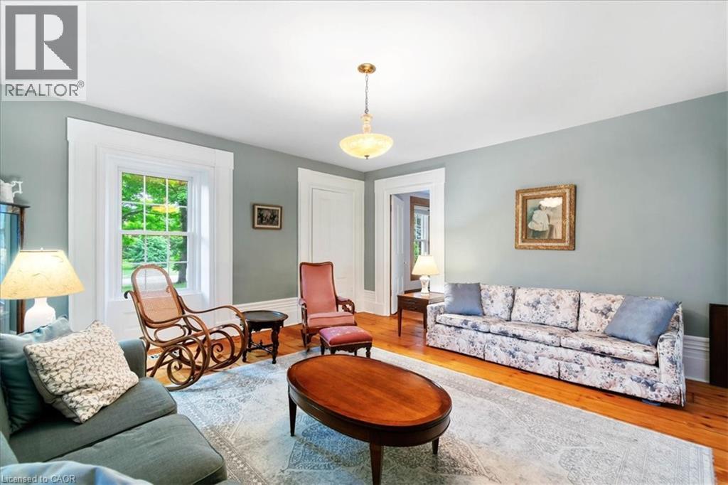 658 Culver Road, Waterford, ON - Indoor Photo Showing Living Room