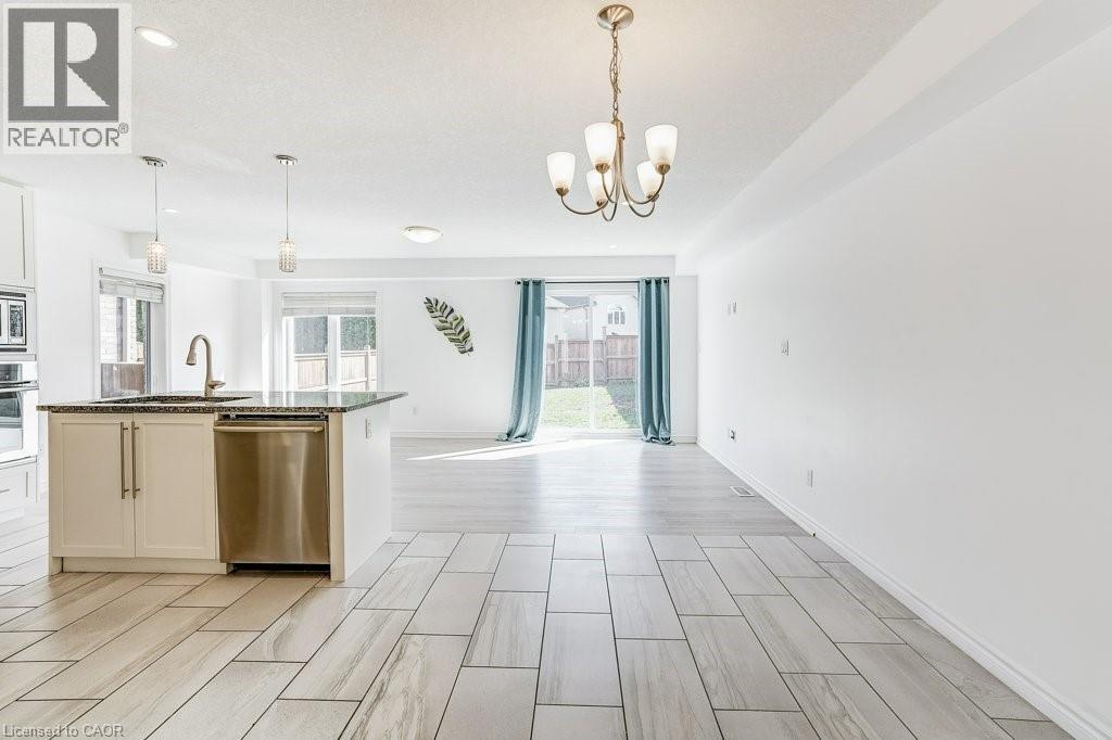 318 Old Huron Road, Kitchener, ON - Indoor Photo Showing Kitchen With Upgraded Kitchen