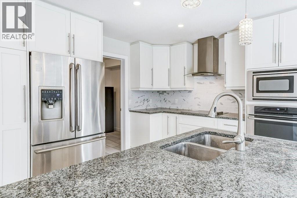 318 Old Huron Road, Kitchener, ON - Indoor Photo Showing Kitchen With Stainless Steel Kitchen With Double Sink With Upgraded Kitchen
