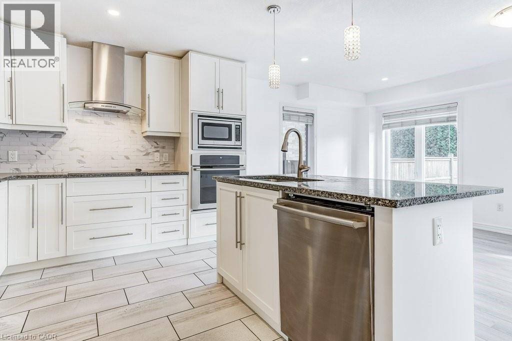 318 Old Huron Road, Kitchener, ON - Indoor Photo Showing Kitchen With Upgraded Kitchen