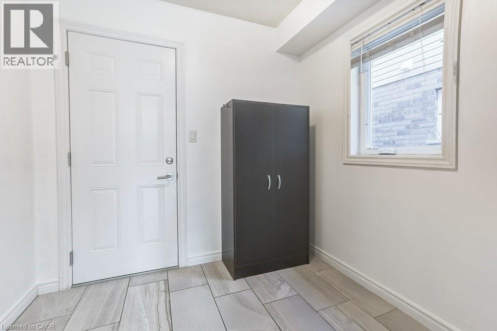 318 Old Huron Road, Kitchener, ON - Indoor Photo Showing Other Room
