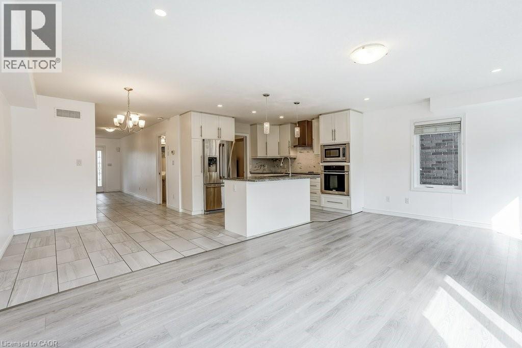 318 Old Huron Road, Kitchener, ON - Indoor Photo Showing Kitchen
