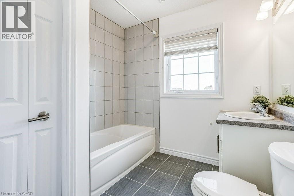 318 Old Huron Road, Kitchener, ON - Indoor Photo Showing Bathroom