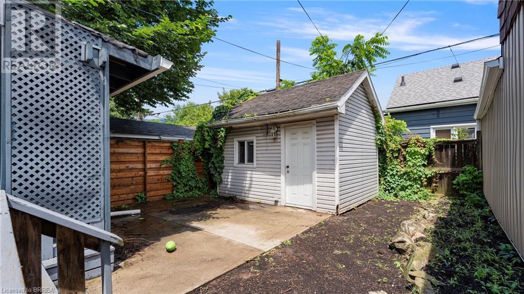33 Highland Avenue, Hamilton, ON - Outdoor With Deck Patio Veranda