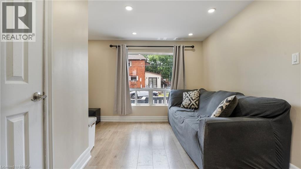 33 Highland Avenue, Hamilton, ON - Indoor Photo Showing Other Room