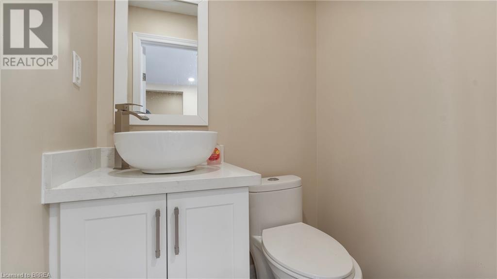 33 Highland Avenue, Hamilton, ON - Indoor Photo Showing Bathroom