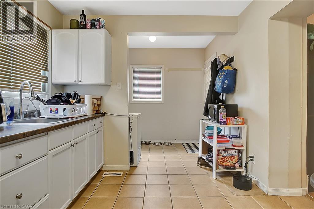Main Unit - 211 Dolph Street N, Cambridge, ON - Indoor Photo Showing Kitchen