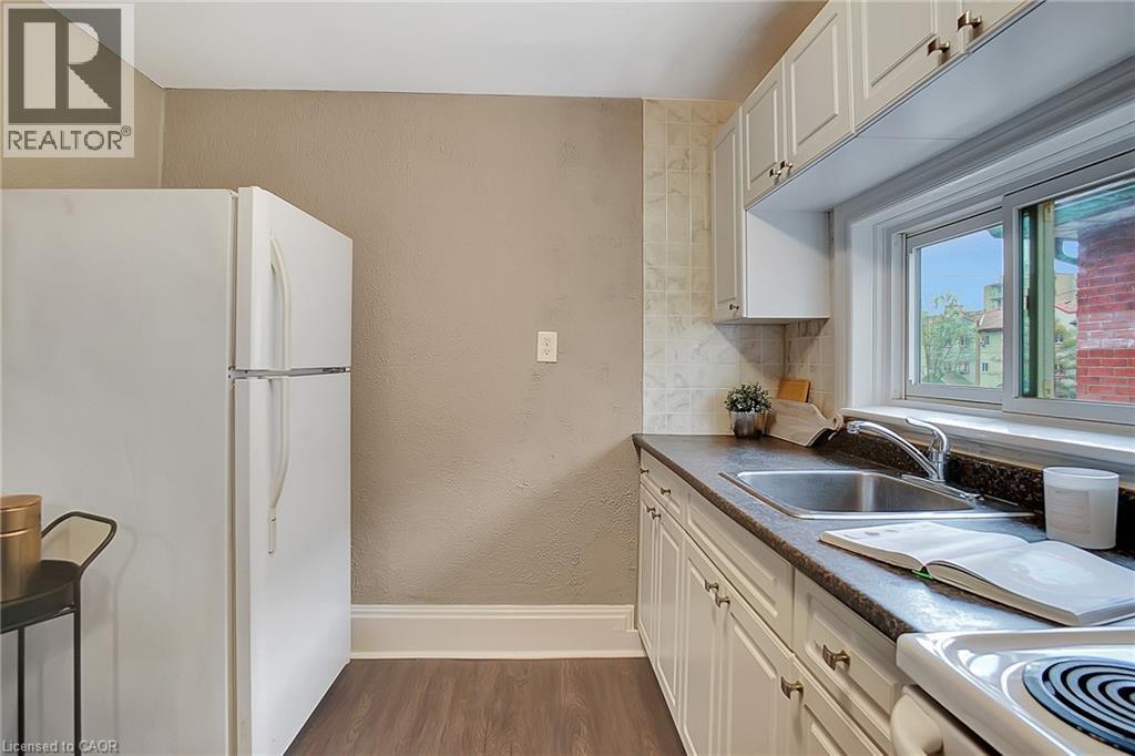 Upper Unit - 211 Dolph Street N, Cambridge, ON - Indoor Photo Showing Kitchen