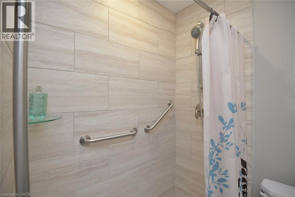 41 Sister Kern Terrace, Hamilton, ON - Indoor Photo Showing Bathroom