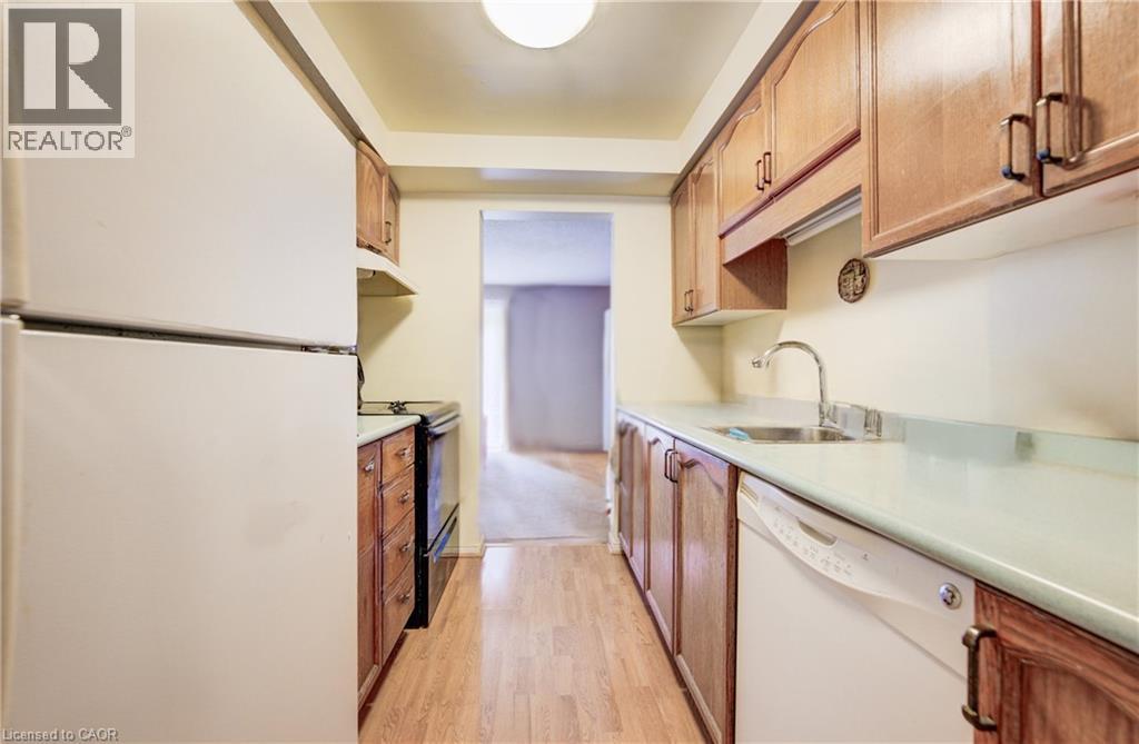 465 Woolwich Street N Unit# 17, Waterloo, ON - Indoor Photo Showing Kitchen