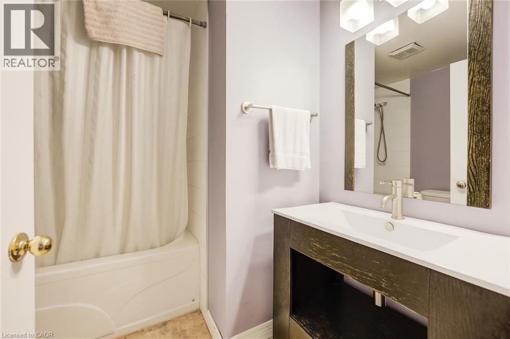 465 Woolwich Street N Unit# 17, Waterloo, ON - Indoor Photo Showing Bathroom