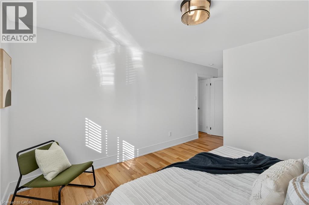 2347 Tweedsmuir Court, Burlington, ON - Indoor Photo Showing Bedroom