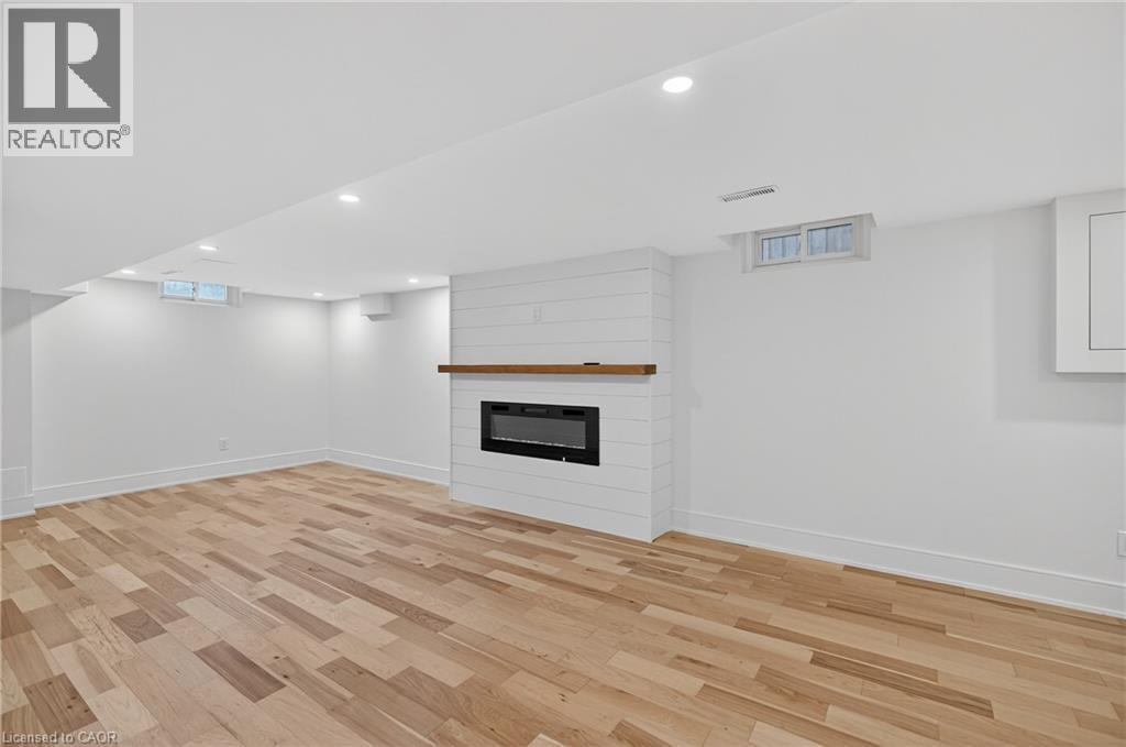 2347 Tweedsmuir Court, Burlington, ON - Indoor With Fireplace