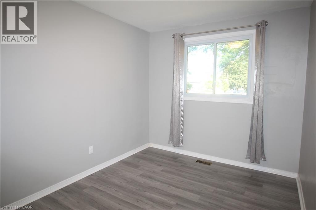 4 Purnell Drive, Hamilton, ON - Indoor Photo Showing Other Room