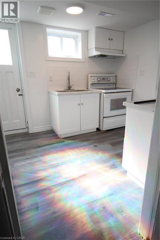 4 Purnell Drive, Hamilton, ON - Indoor Photo Showing Kitchen