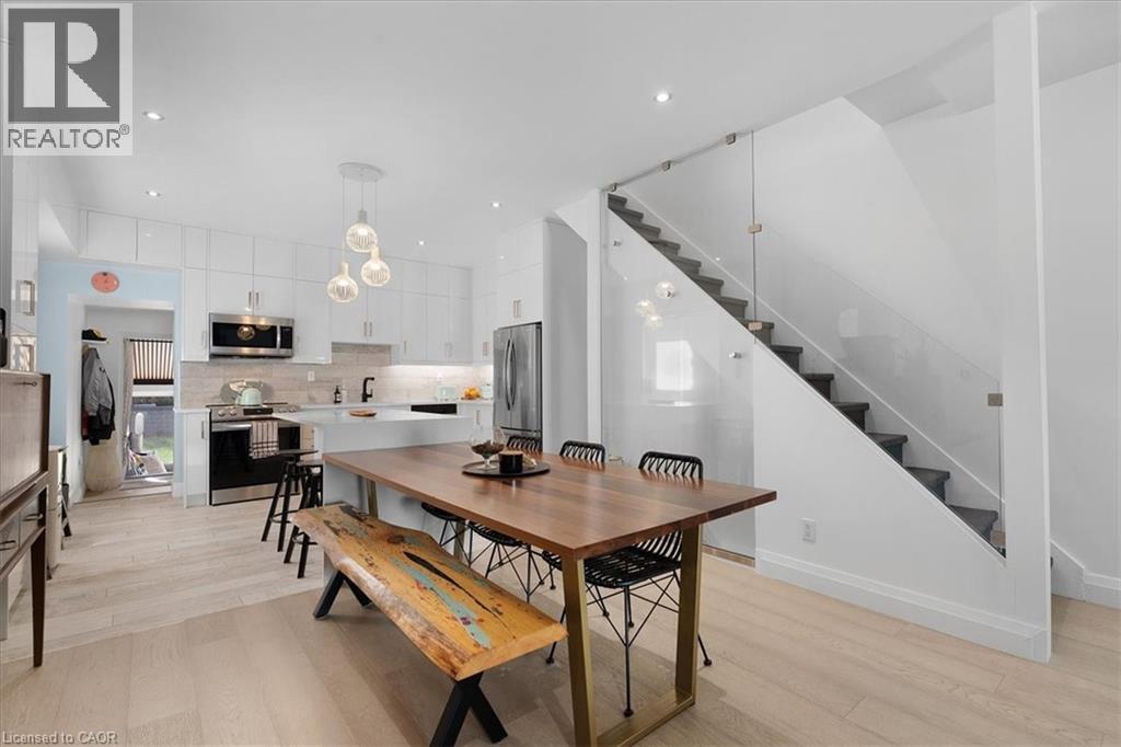 575 Mary Street, Hamilton, ON - Indoor Photo Showing Kitchen With Upgraded Kitchen